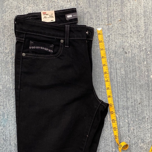 Black Levi jeans - Picture 8 of 9